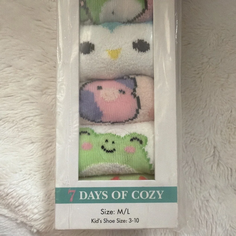 Squishmallows Seven days of cozy Socks Size M/L  Kid's 3 to 10 Gift Set NWT 7 Ct